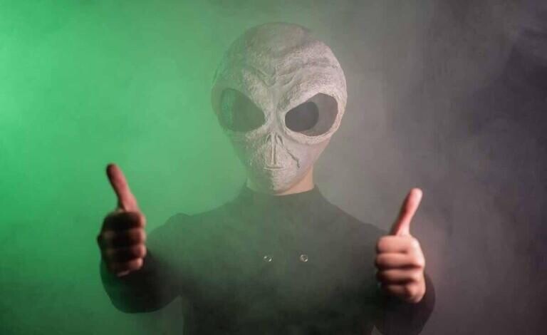 Which country will be invaded by ALIENS first? Bookies go 12/1 that we see an ALIEN INVASION in the USA!