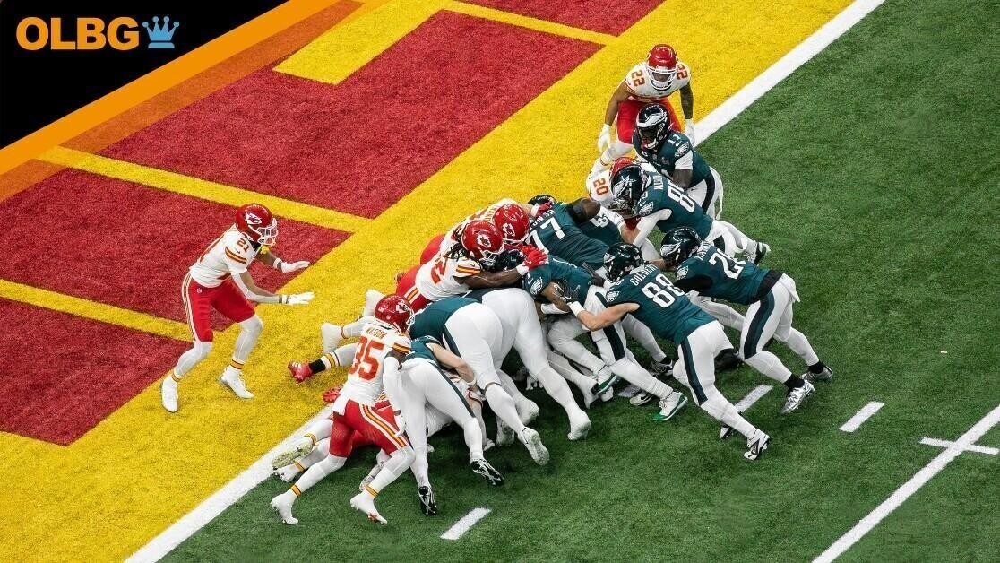 New Orleans, Louisiana, USA. 9th February, 2025. The Philadelphia Eagles run the ‘tush push’ for a rushing touchdown by quarterback Jalen Hurts in the first half of NFL Super Bowl LIX at the Superdome