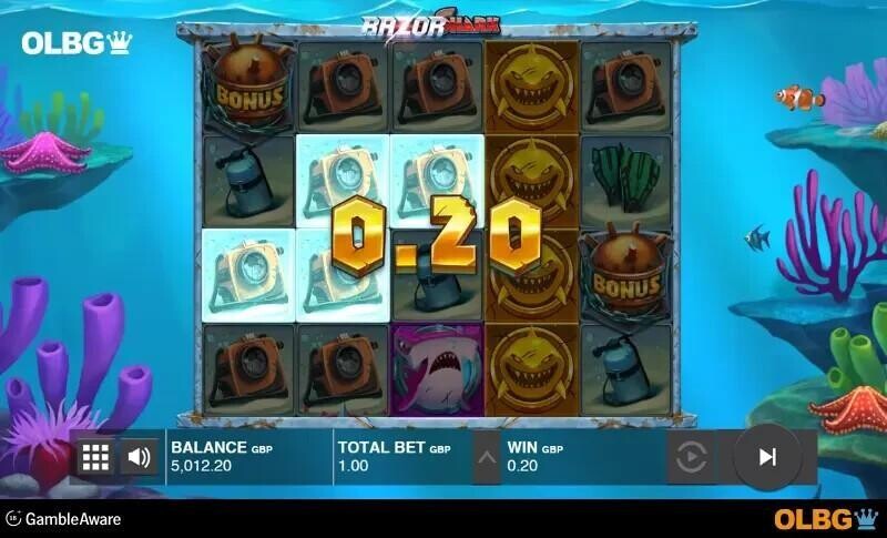 razor shark slot base game screenshot