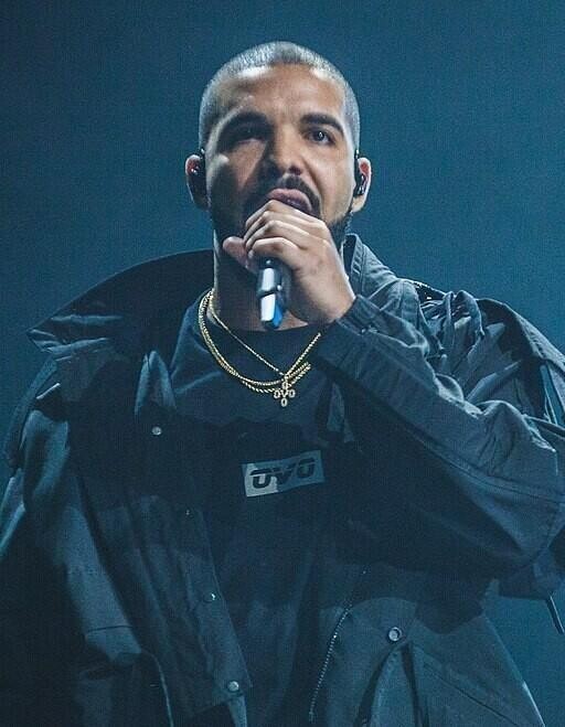 Drake dressed all in black
