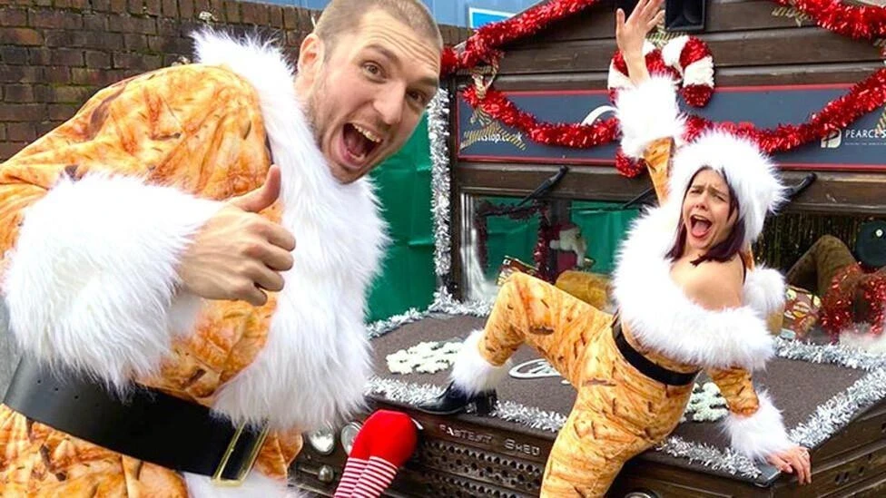 Christmas Number One Betting Odds: LadBaby 1/5 to be this year's Christmas Number One as they go 16,000 UNITS AHEAD of nearest competition! Christmas Number One Betting Odds: LadBaby 1/5 to be this year's Christmas Number One as they go 16,000 UNITS AHEAD of nearest competition!