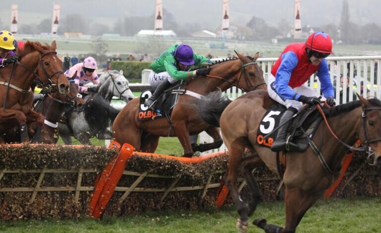 Select Hurdle Preview, Tips, Runners & Trends (Jump Finale)
