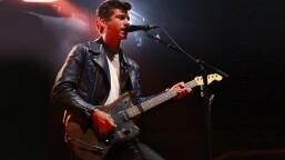 Glastonbury Pyramid Stage Headliner Betting Odds: Arctic Monkeys now HEAVY FAVOURITES at 1/5 with bookies after tour dates leave gap for Glastonbury!