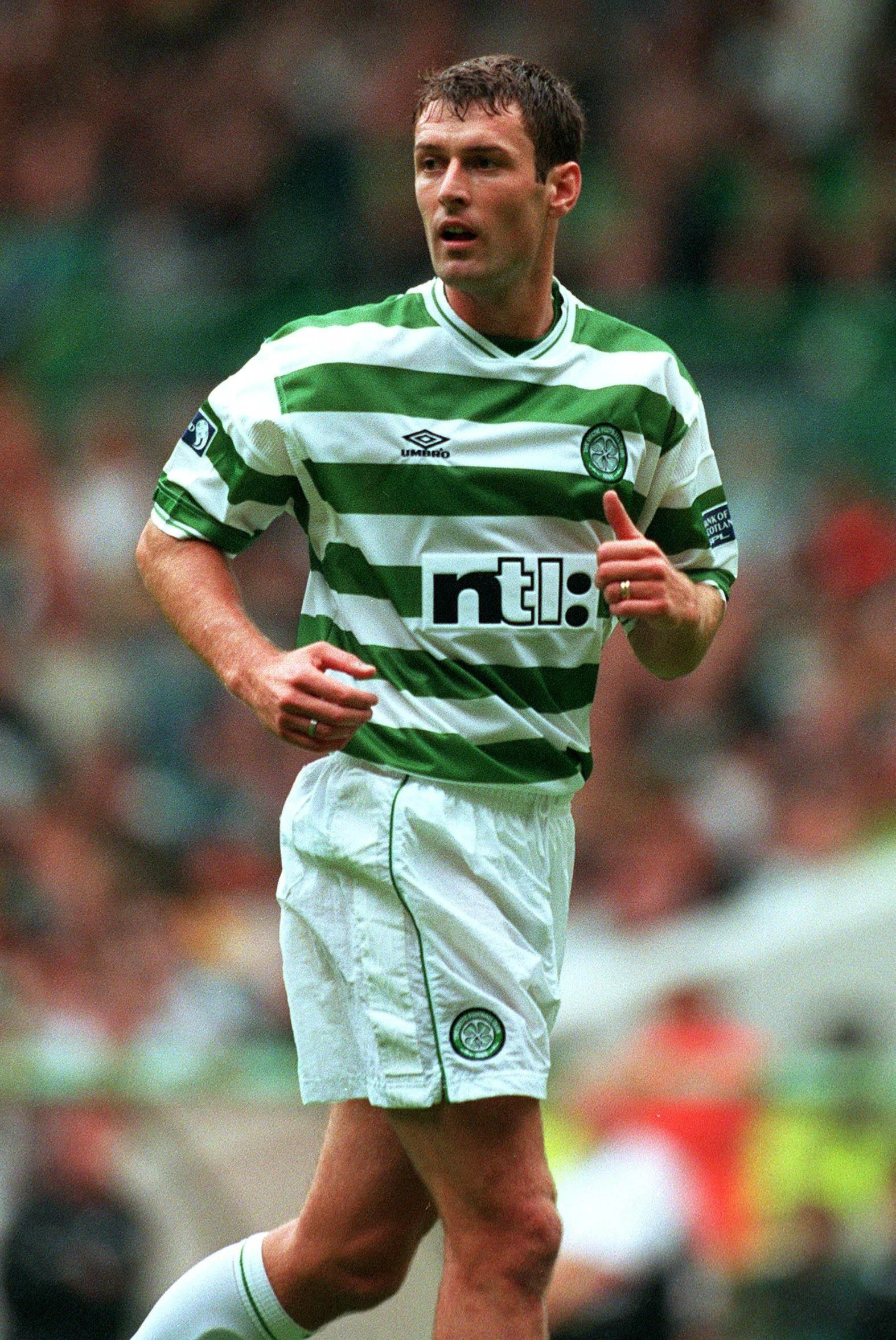 CHRIS SUTTON GLASGOW CELTIC FC GLASGOW CELTIC PARK GLASGOW 05 August 2000
