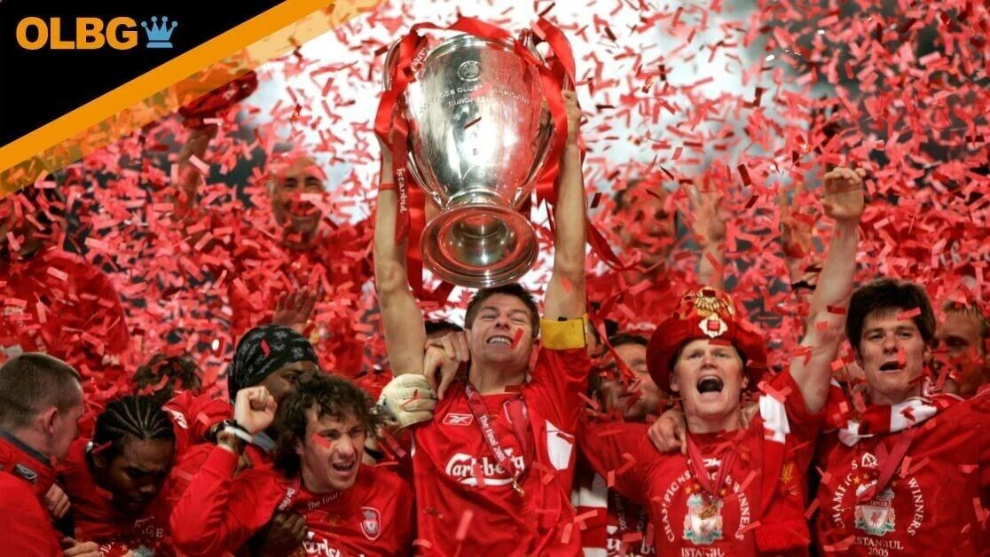 Liverpool captain Steven Gerrard lifts the UEFA Champions League trophy / 31 May 2005