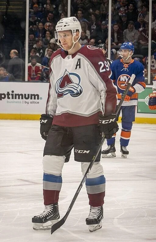 mvp-candidate-nathan-mackinnon-extends-with-the-avalanche